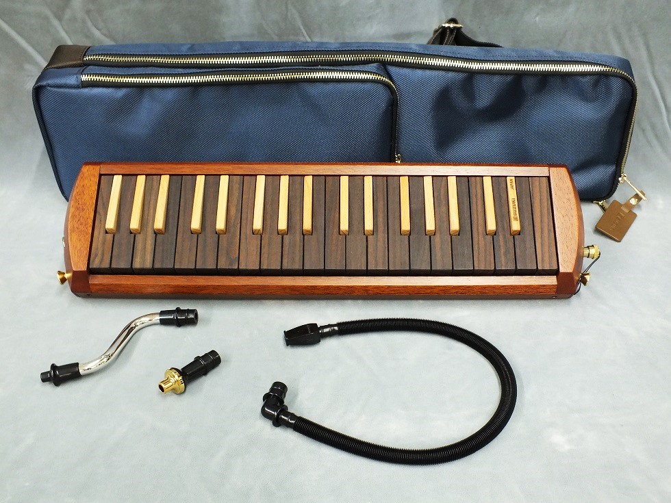 SUZUKI W-37 [メロディオン/アルト37鍵] 【鍵盤ハーモニカ】 / ハーモニカ | 谷口楽器 since 1935