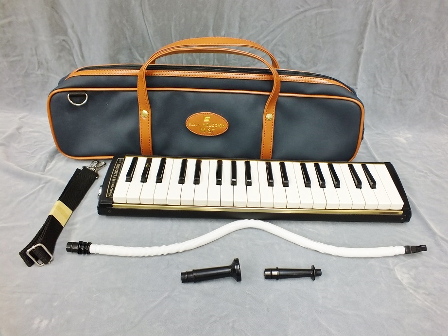 SUZUKI M-37C [メロディオン/アルト37鍵] / ハーモニカ | 谷口楽器 since 1935
